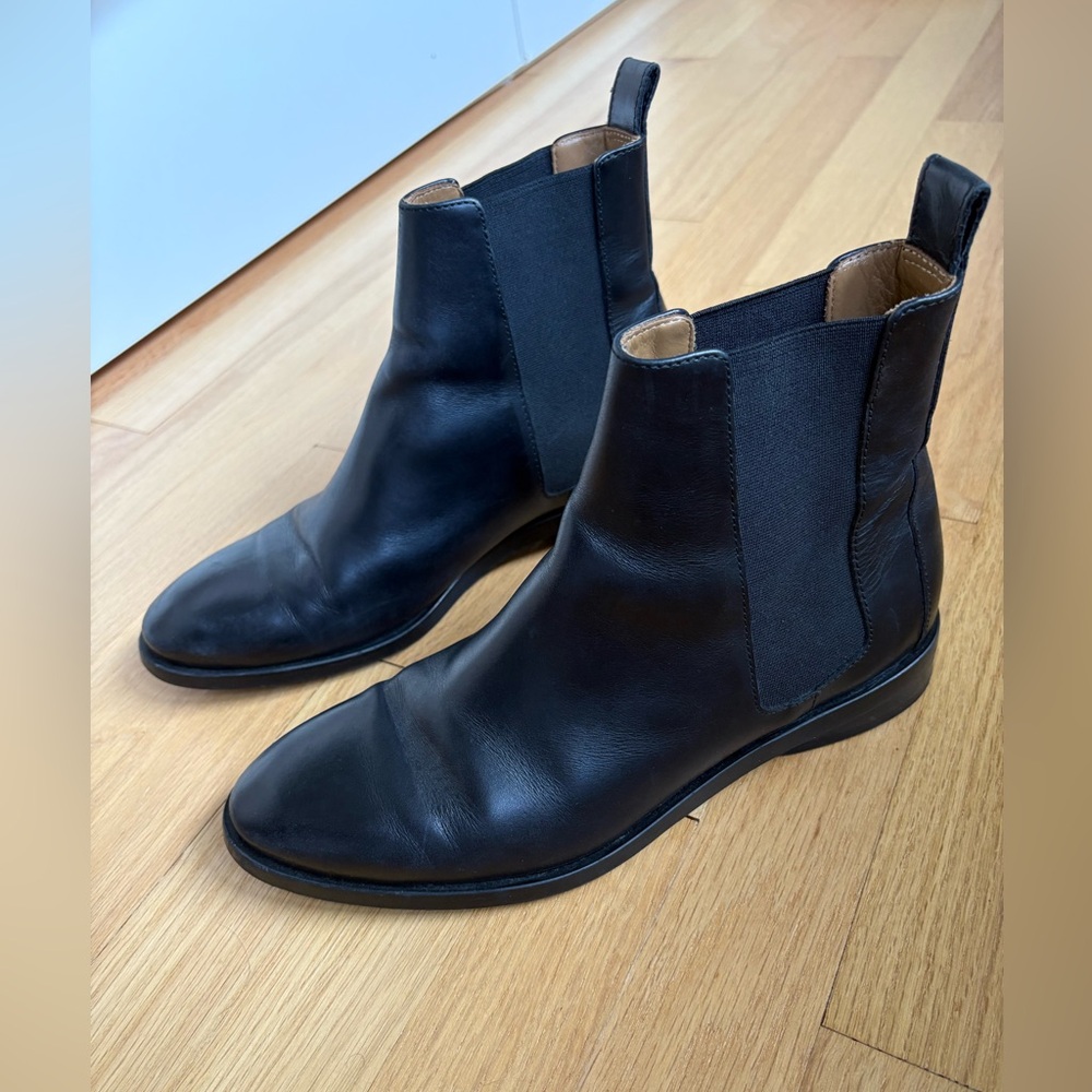 Everlane The Modern Boots Black Leather Flat Ankle Chelsea Pull on Boots 8